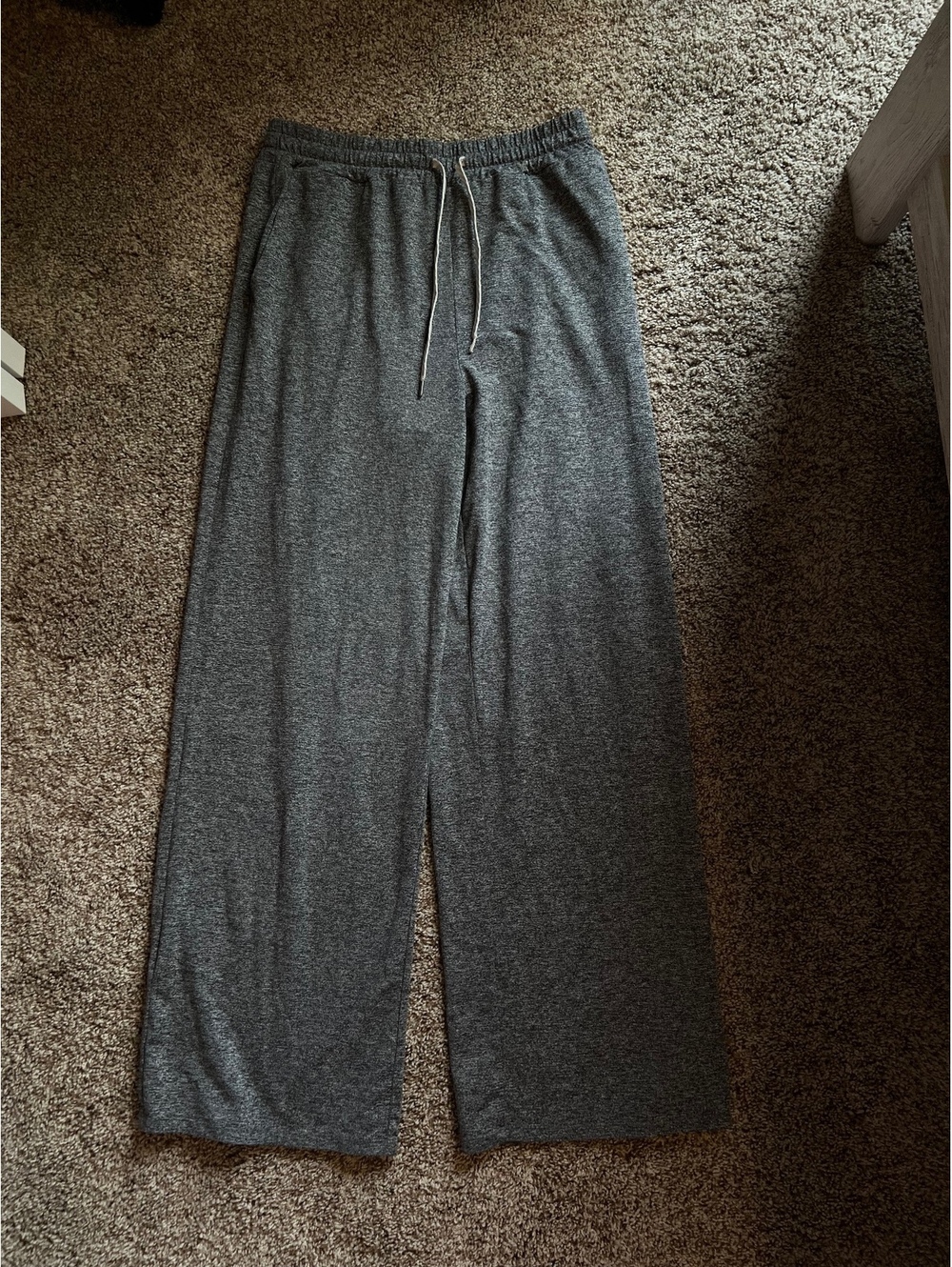 Vuori Women's Gray Wide Leg Sweatpants with Drawstring Waist - Picture 5 of 5